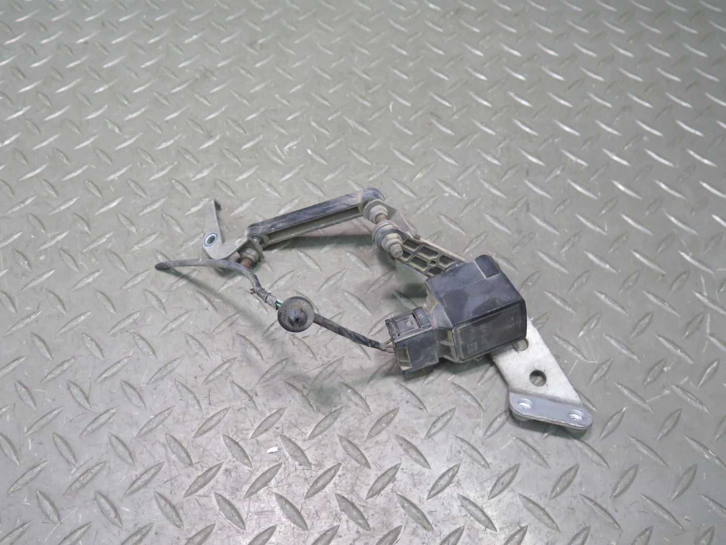 03-08 BMW E85 Z4 Rear Right Suspension Height Level Sensor 1093698 OEM