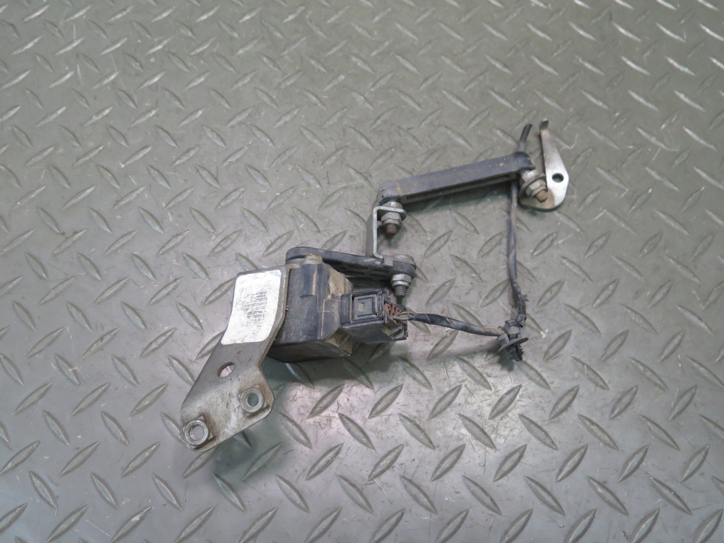 03-08 BMW E85 Z4 Rear Right Suspension Height Level Sensor 1093698 OEM