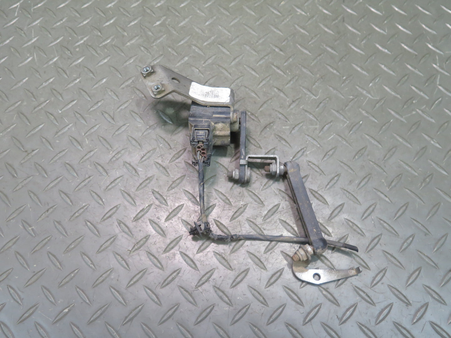 03-08 BMW E85 Z4 Rear Right Suspension Height Level Sensor 1093698 OEM