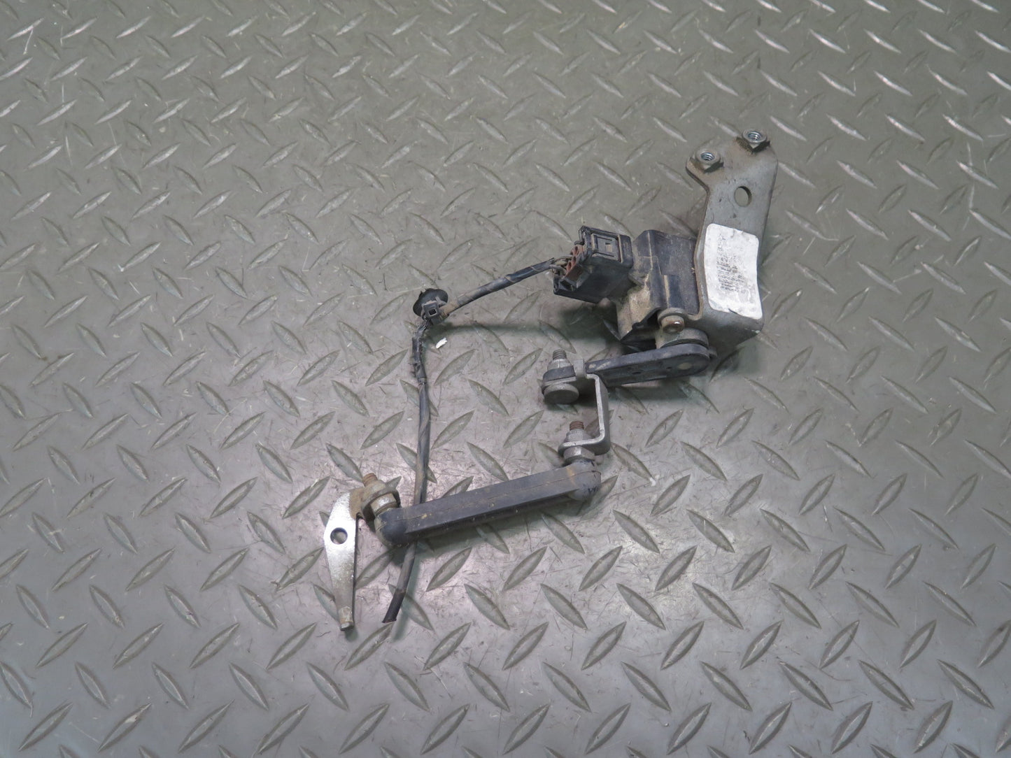 03-08 BMW E85 Z4 Rear Right Suspension Height Level Sensor 1093698 OEM