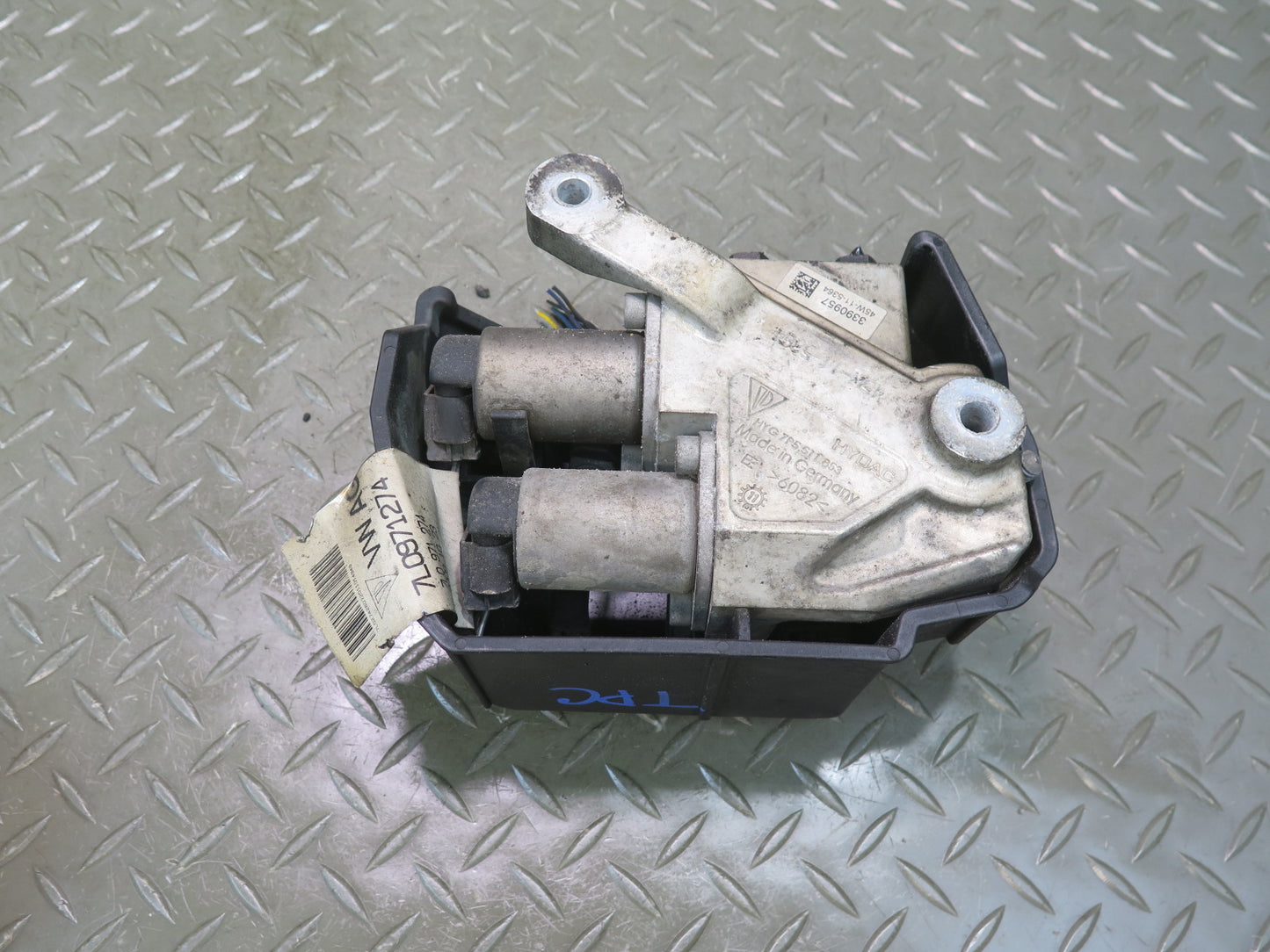 2011-2018 Porsche Cayenne 958 Rear Suspension Self Leveling Valve Block