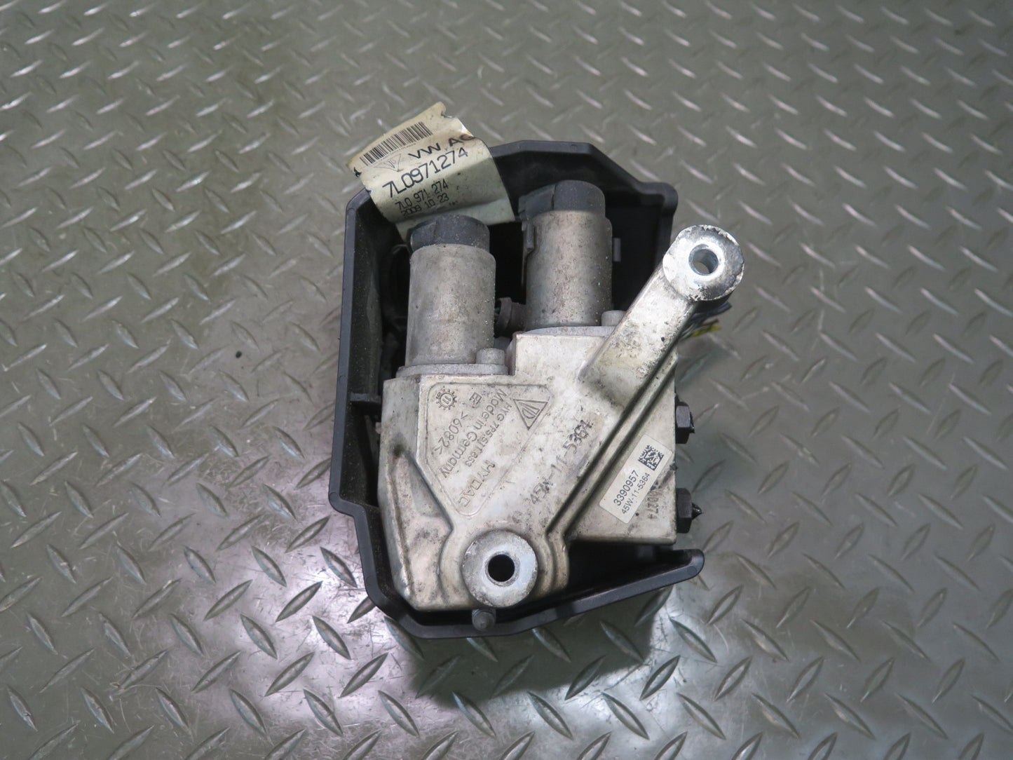 2011-2018 Porsche Cayenne 958 Rear Suspension Self Leveling Valve Block