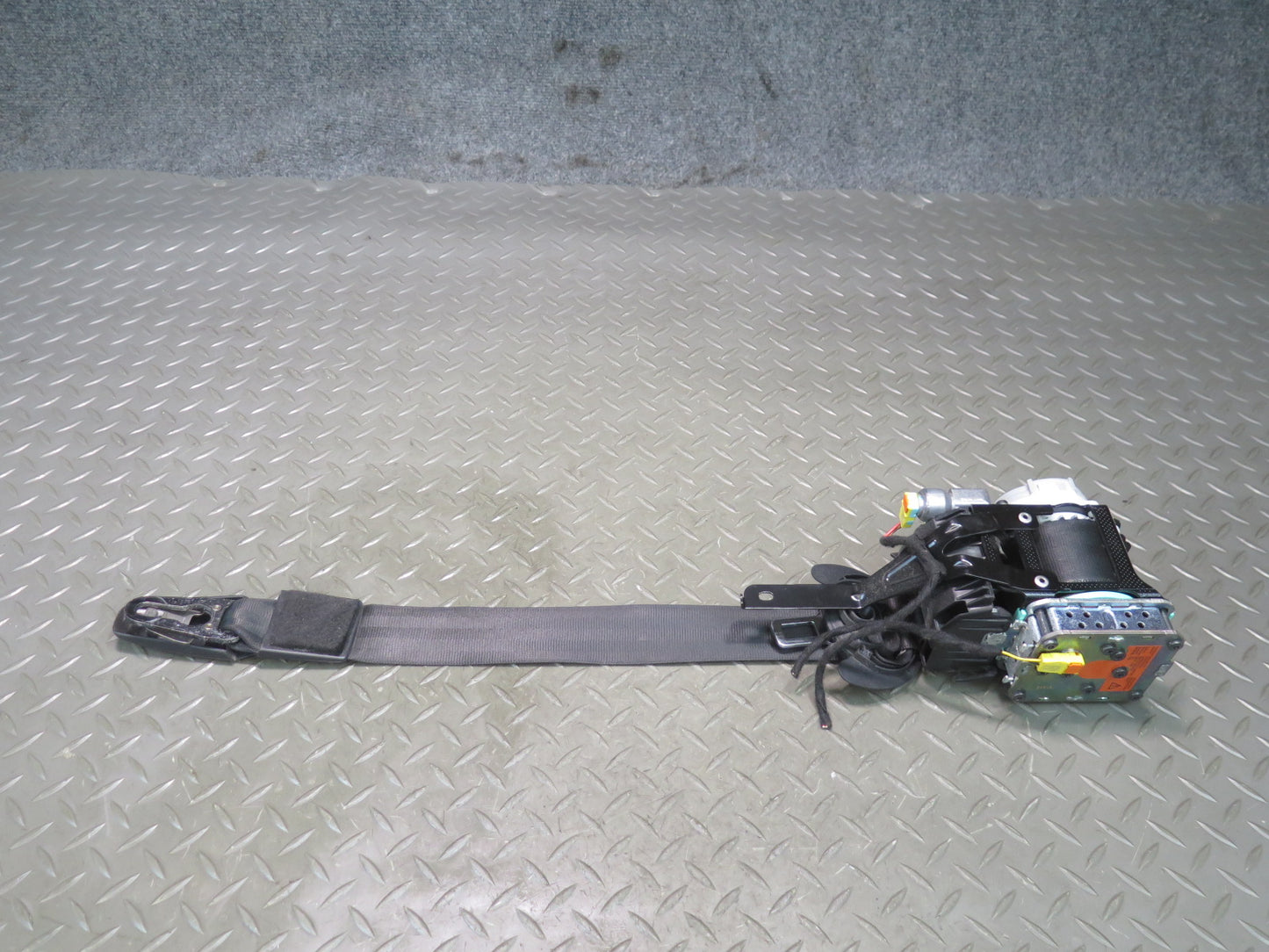 11-18 PORSCHE CAYENNE FRONT LEFT DRIVER SIDE SEATBELT RETRACTOR OEM