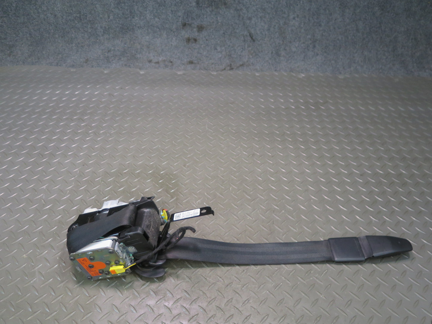 11-18 PORSCHE CAYENNE FRONT LEFT DRIVER SIDE SEATBELT RETRACTOR OEM