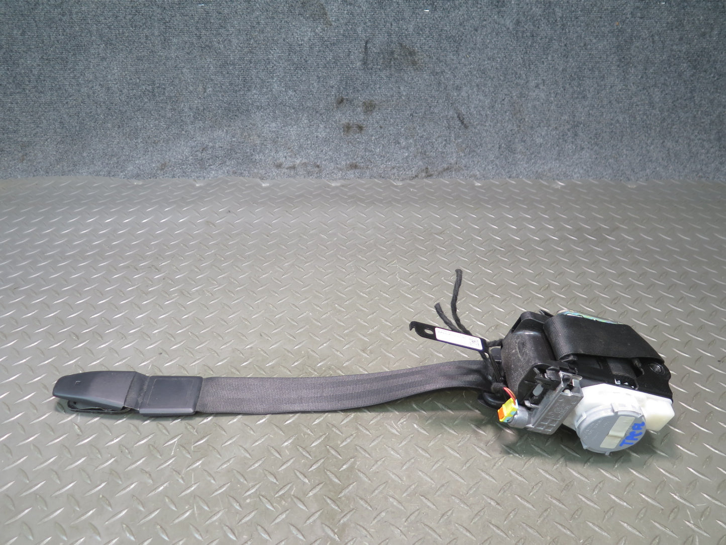 11-18 PORSCHE CAYENNE FRONT LEFT DRIVER SIDE SEATBELT RETRACTOR OEM