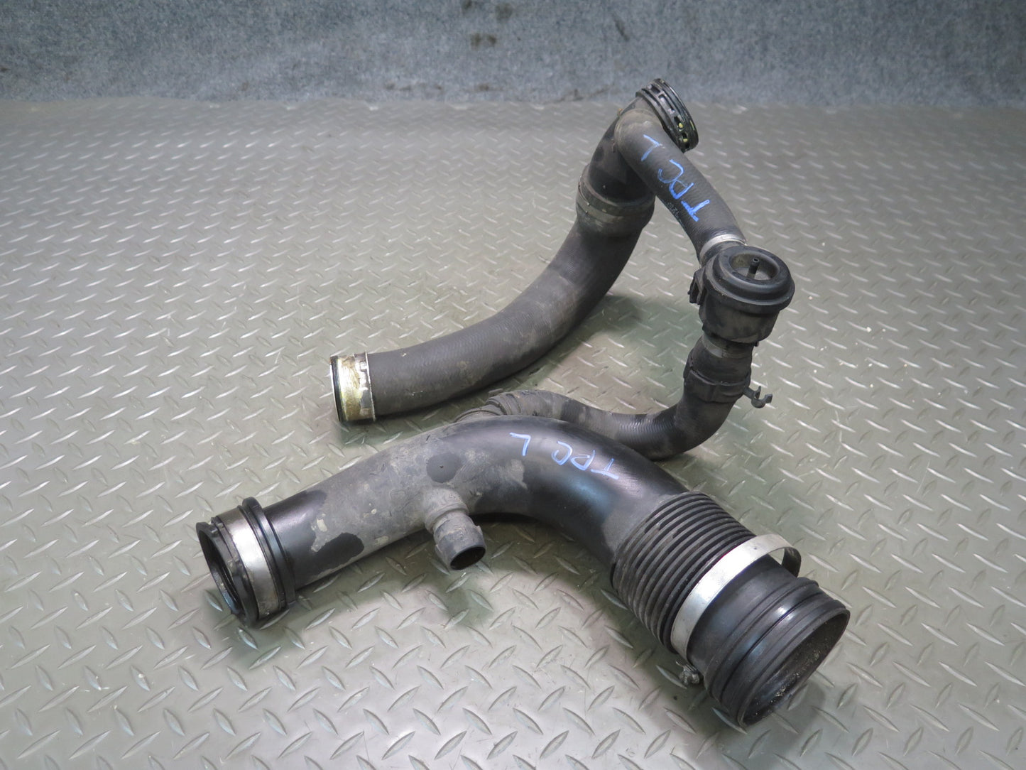 11-18 Porsche Cayenne 958 4.8L Turbo Left Intercooler Hose Pipe Line Set