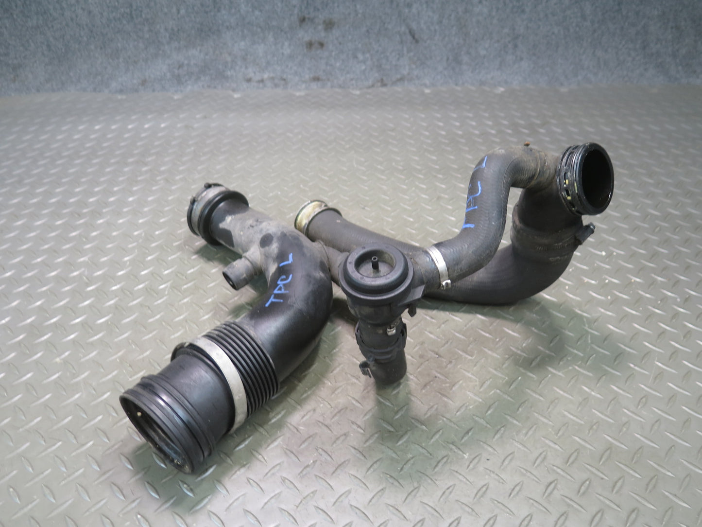 11-18 Porsche Cayenne 958 4.8L Turbo Left Intercooler Hose Pipe Line Set