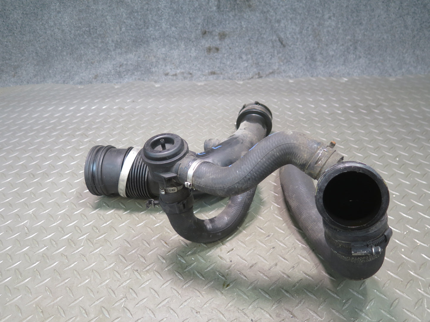 11-18 Porsche Cayenne 958 4.8L Turbo Left Intercooler Hose Pipe Line Set