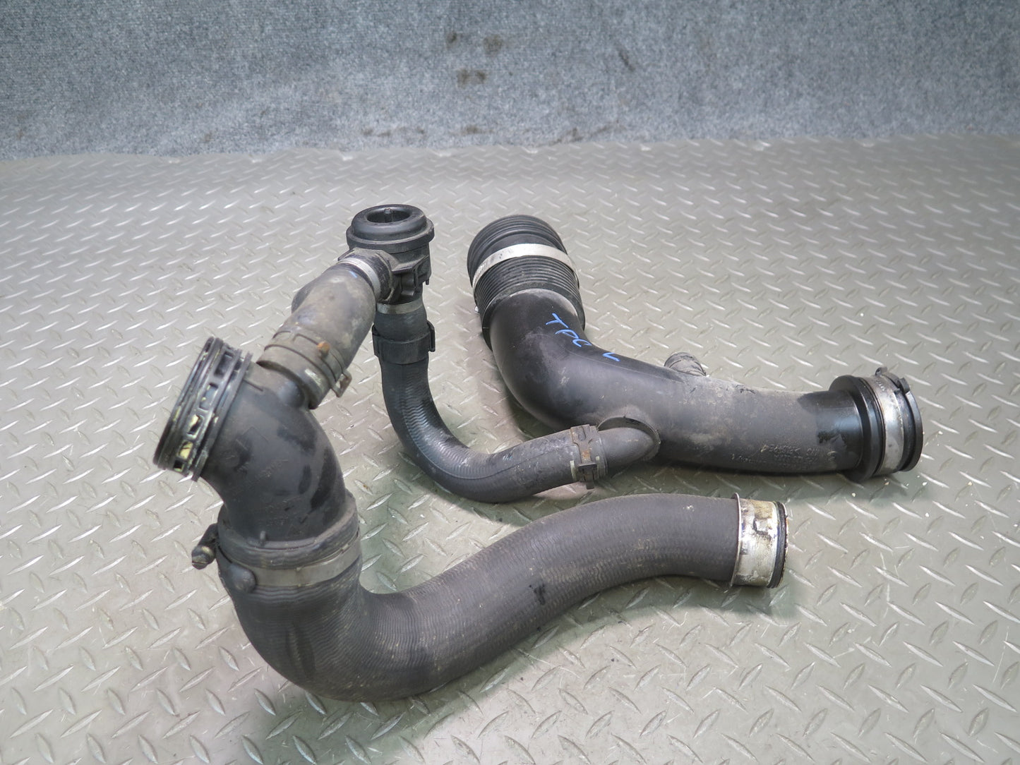 11-18 Porsche Cayenne 958 4.8L Turbo Left Intercooler Hose Pipe Line Set