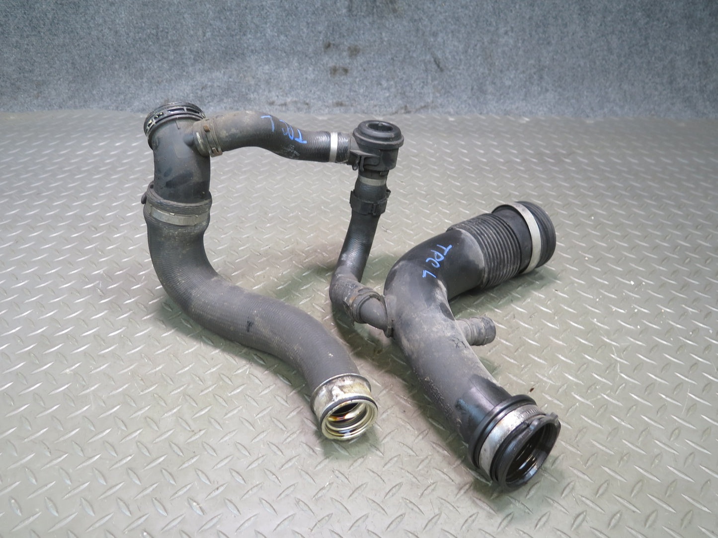 11-18 Porsche Cayenne 958 4.8L Turbo Left Intercooler Hose Pipe Line Set
