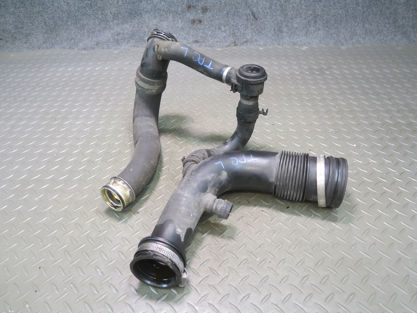 11-18 Porsche Cayenne 958 4.8L Turbo Left Intercooler Hose Pipe Line Set