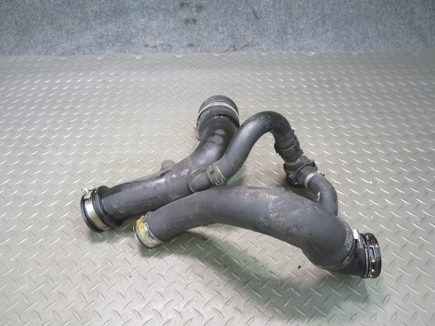 11-18 Porsche Cayenne 958 4.8L Turbo Left Intercooler Hose Pipe Line Set