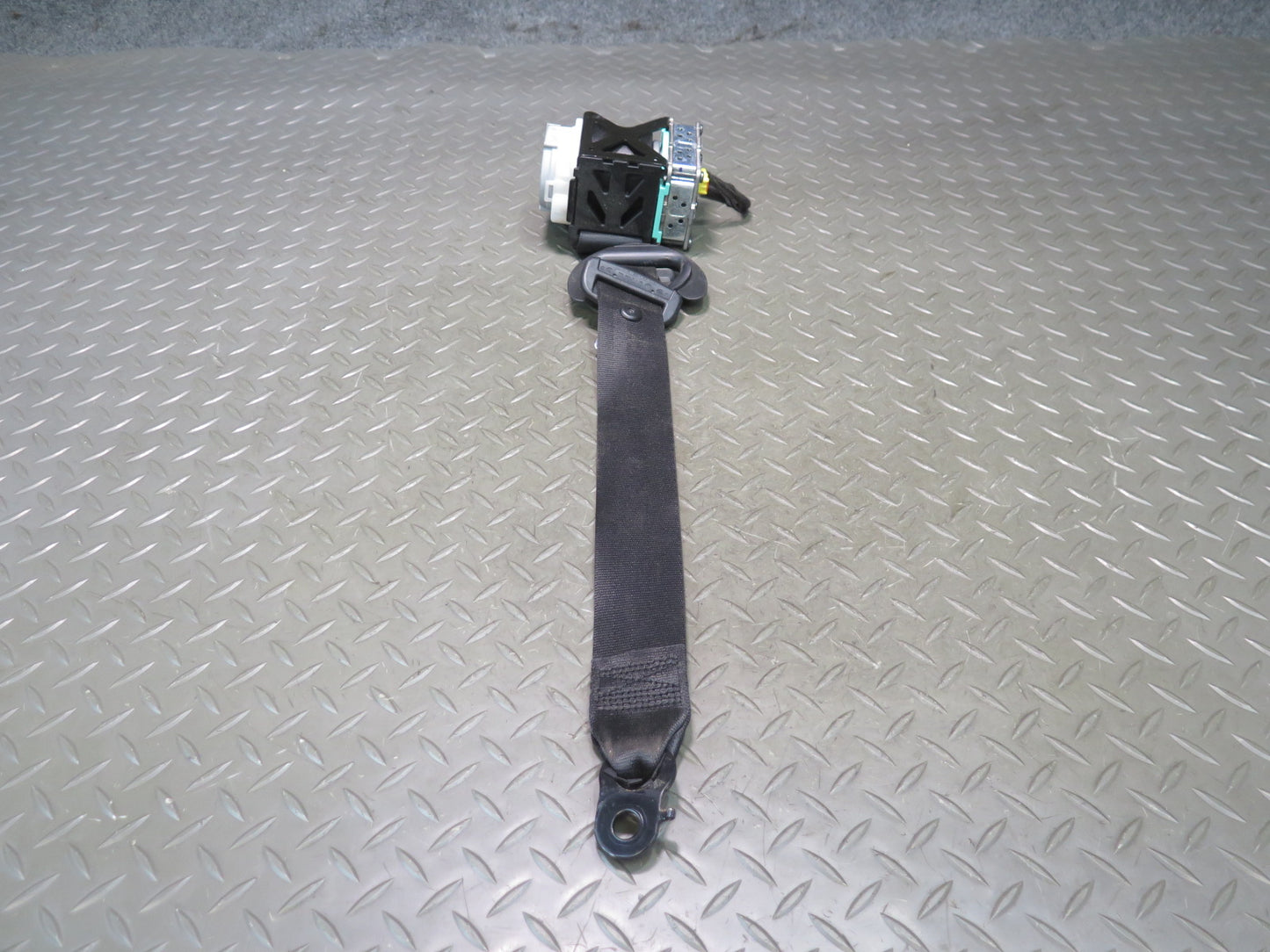 11-18 PORSCHE CAYENNE REAR LEFT SEATBELT RETRACTOR OEM