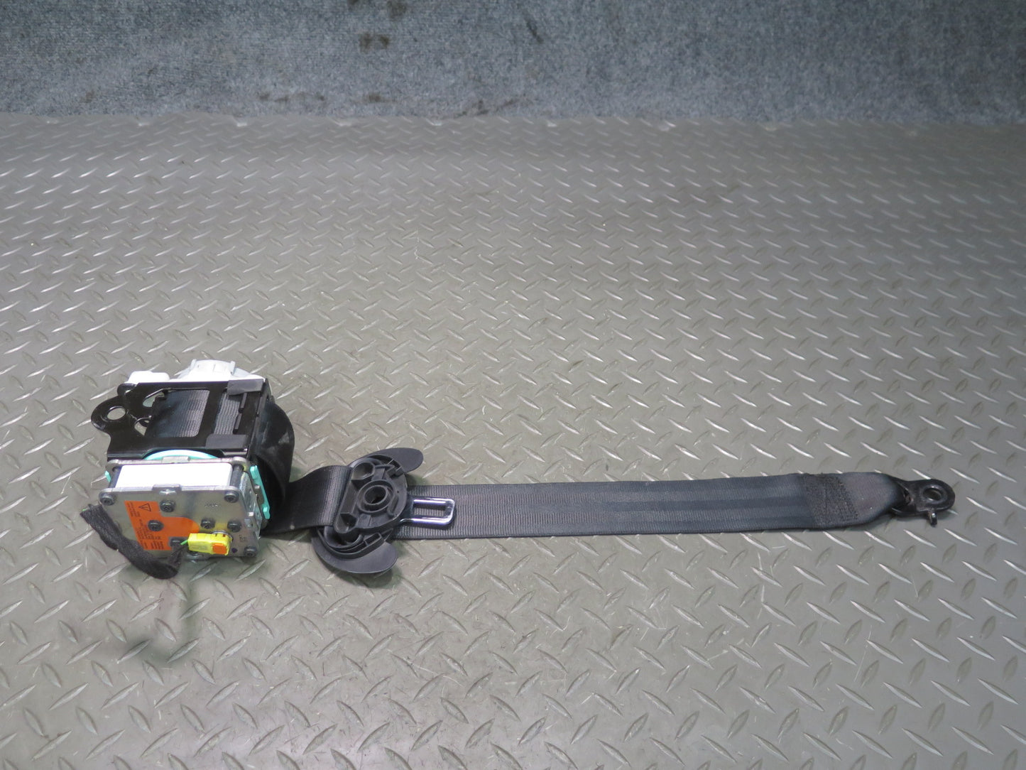 11-18 PORSCHE CAYENNE REAR LEFT SEATBELT RETRACTOR OEM
