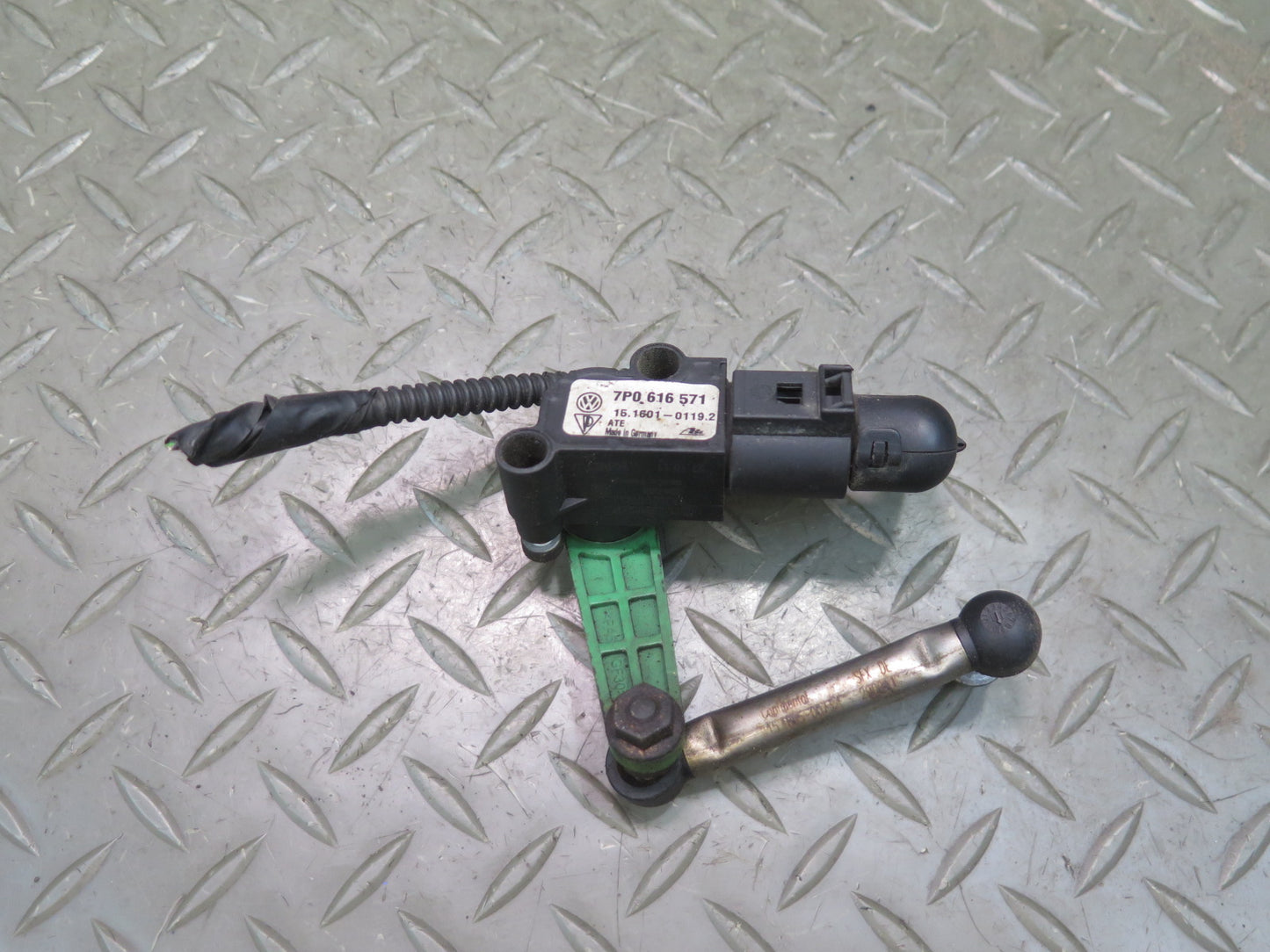 2011-2018 Porsche Cayenne 958 Rear Headlight Suspension Height Level Sensor Set