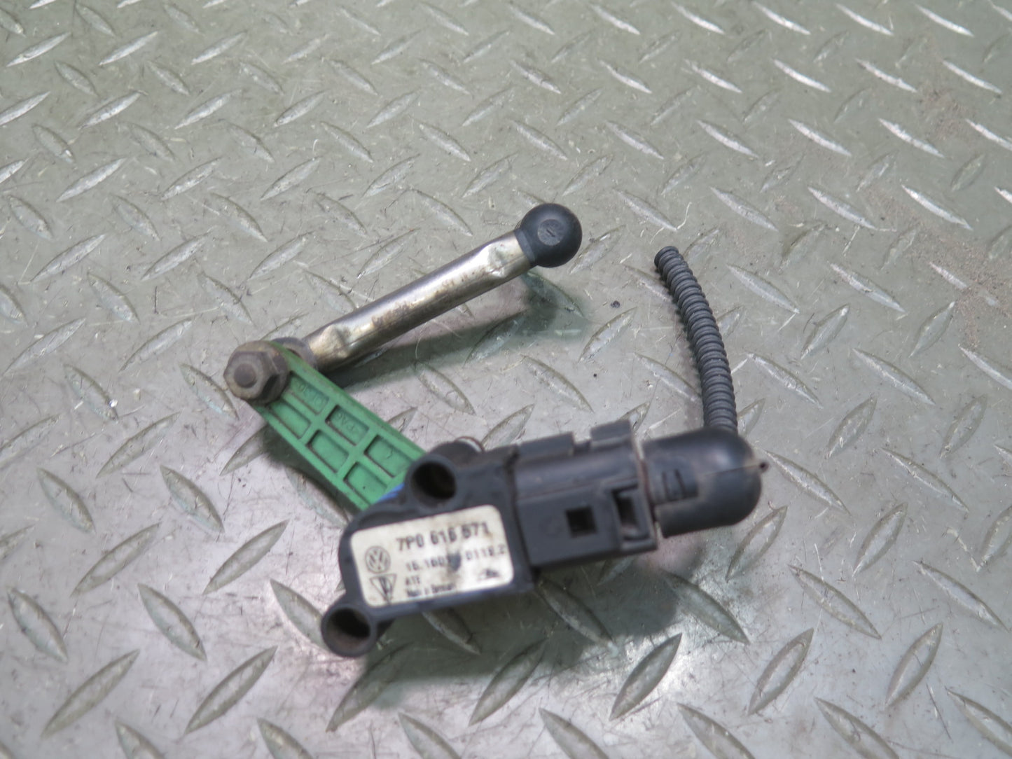 2011-2018 Porsche Cayenne 958 Rear Headlight Suspension Height Level Sensor Set