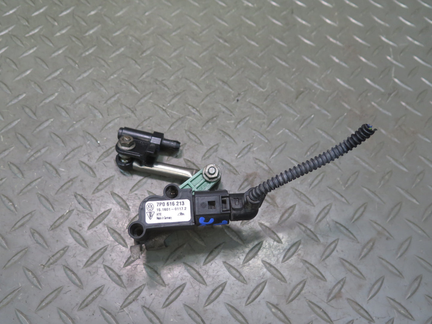 2011-2018 Porsche Cayenne 958 Front Headlight Suspension Height Level Sensor Set