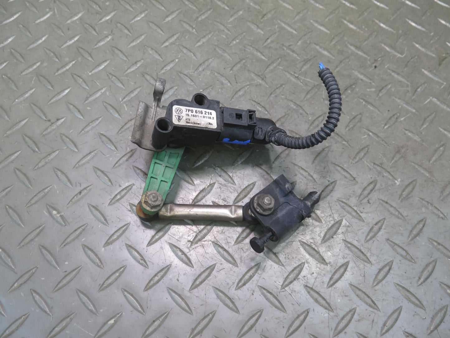 2011-2018 Porsche Cayenne 958 Front Headlight Suspension Height Level Sensor Set