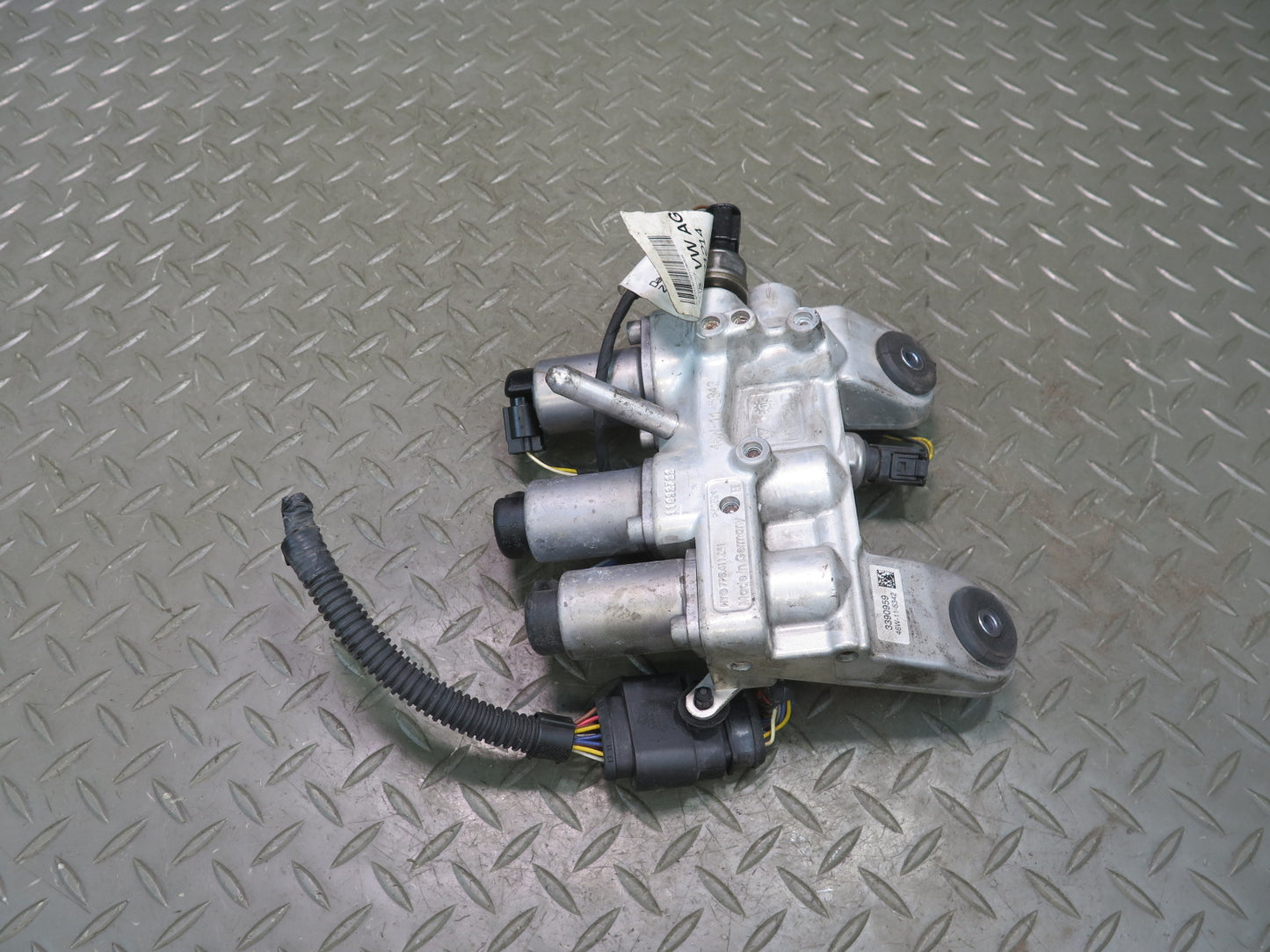 2011-2018 Porsche Cayenne 958 Front Suspension Self Leveling Valve Block