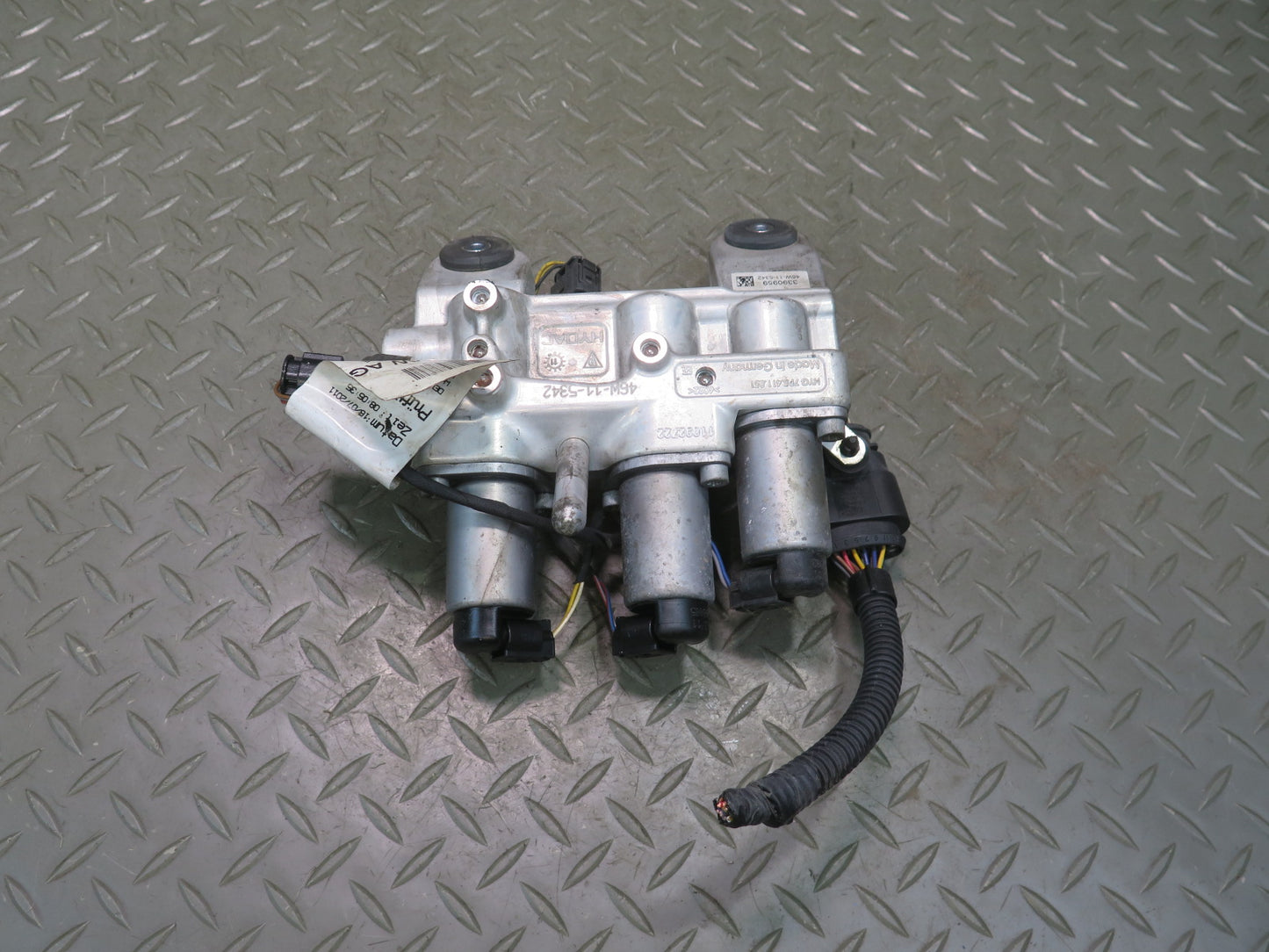 2011-2018 Porsche Cayenne 958 Front Suspension Self Leveling Valve Block