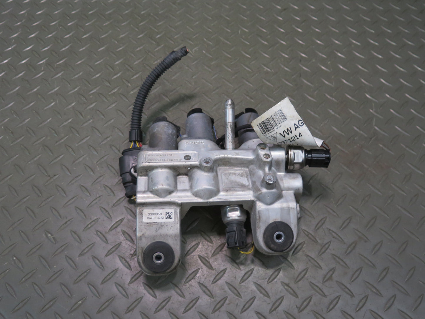 2011-2018 Porsche Cayenne 958 Front Suspension Self Leveling Valve Block