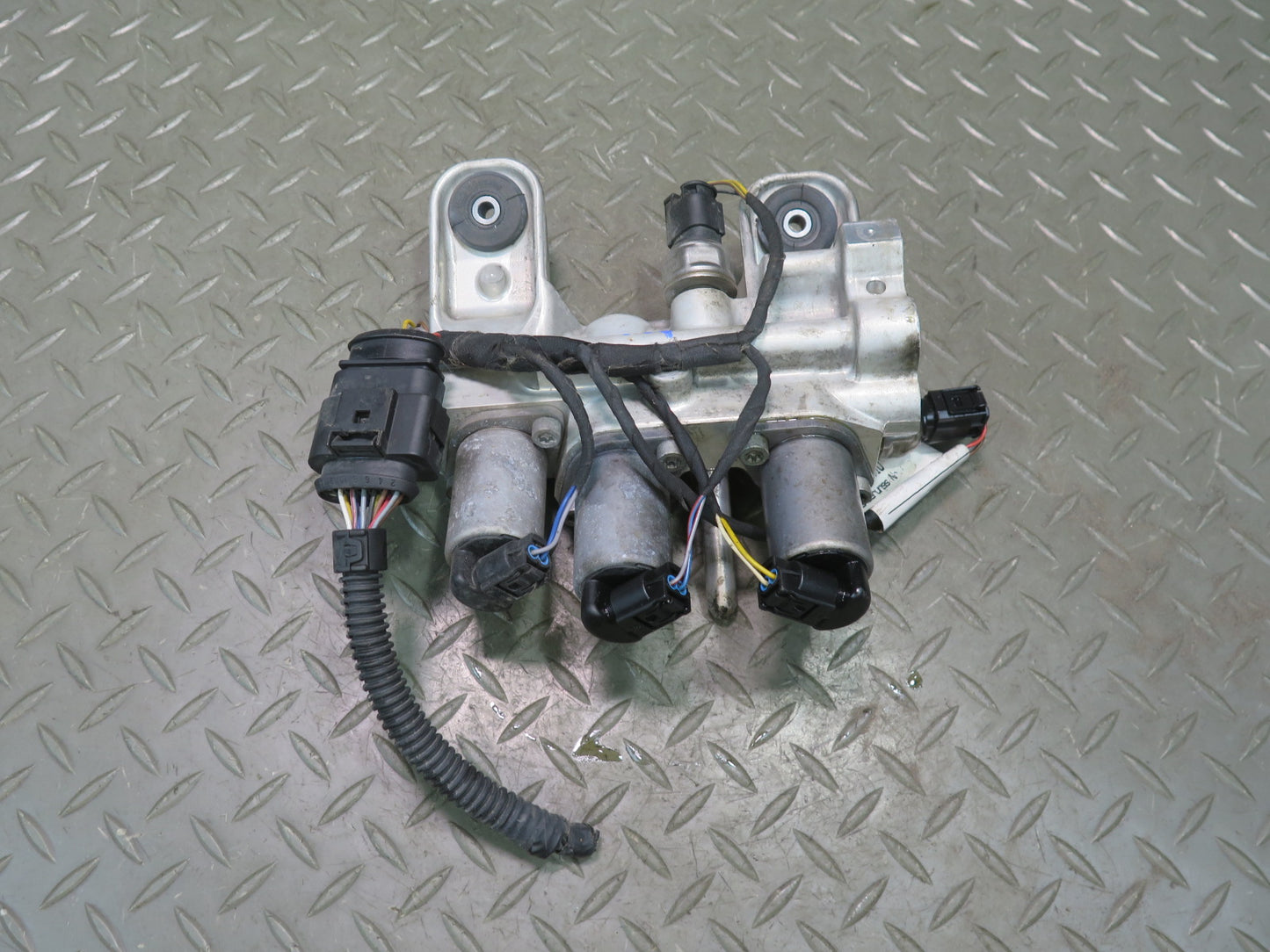 2011-2018 Porsche Cayenne 958 Front Suspension Self Leveling Valve Block