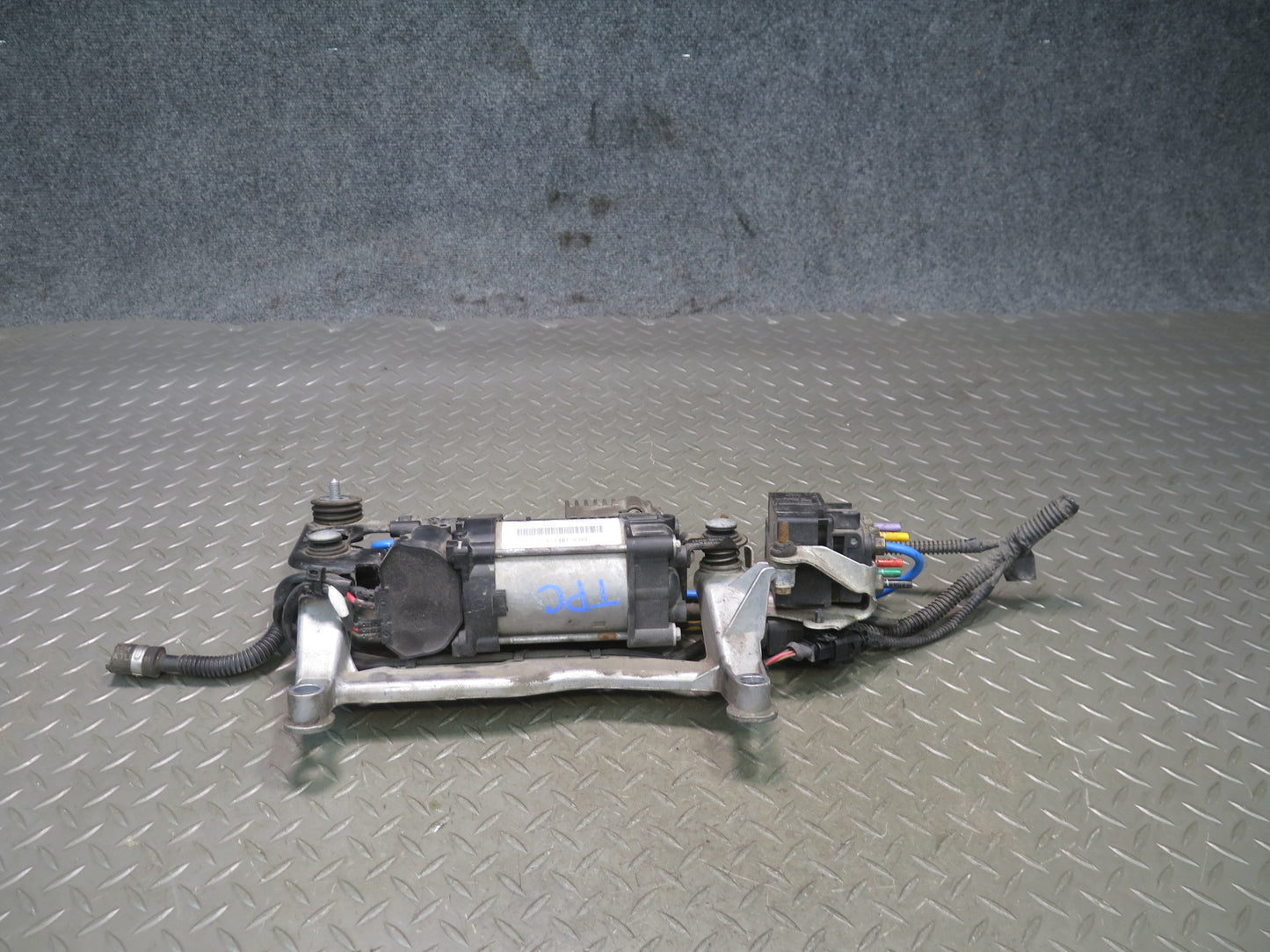 2011-2018 Porsche Cayenne 958 Air Suspension Compressor Pump 7P0698007B
