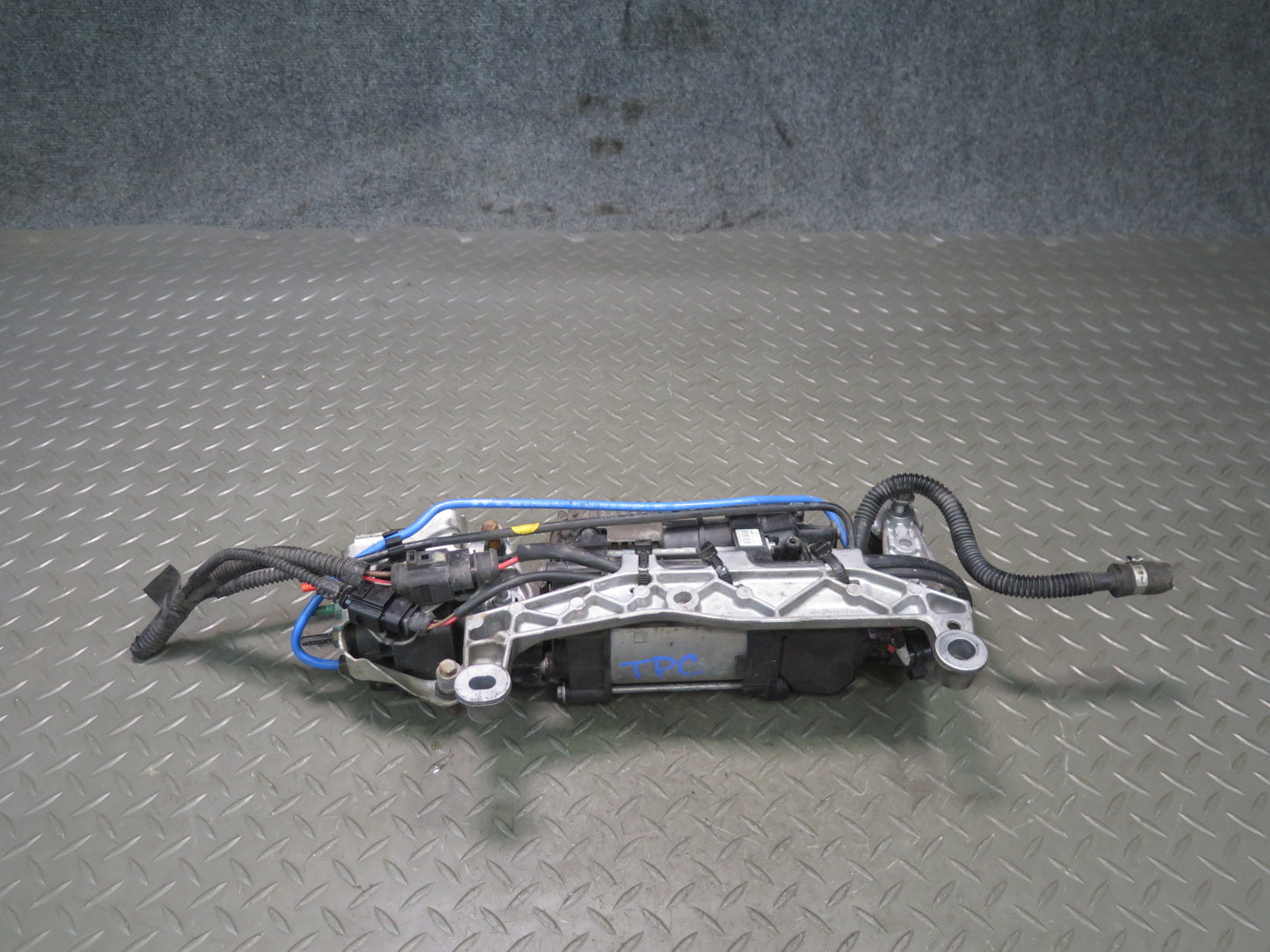 2011-2018 Porsche Cayenne 958 Air Suspension Compressor Pump 7P0698007B