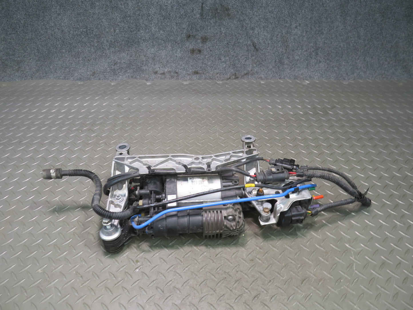 2011-2018 Porsche Cayenne 958 Air Suspension Compressor Pump 7P0698007B