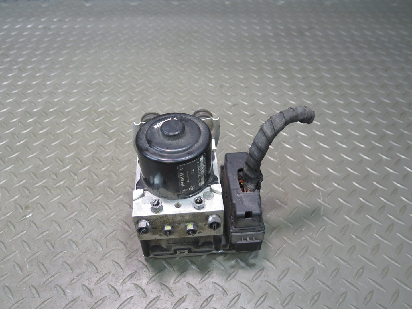 2011-2014 Porsche Cayenne 958 Anti Lock Brake ABS Pump Module 7P5614517A