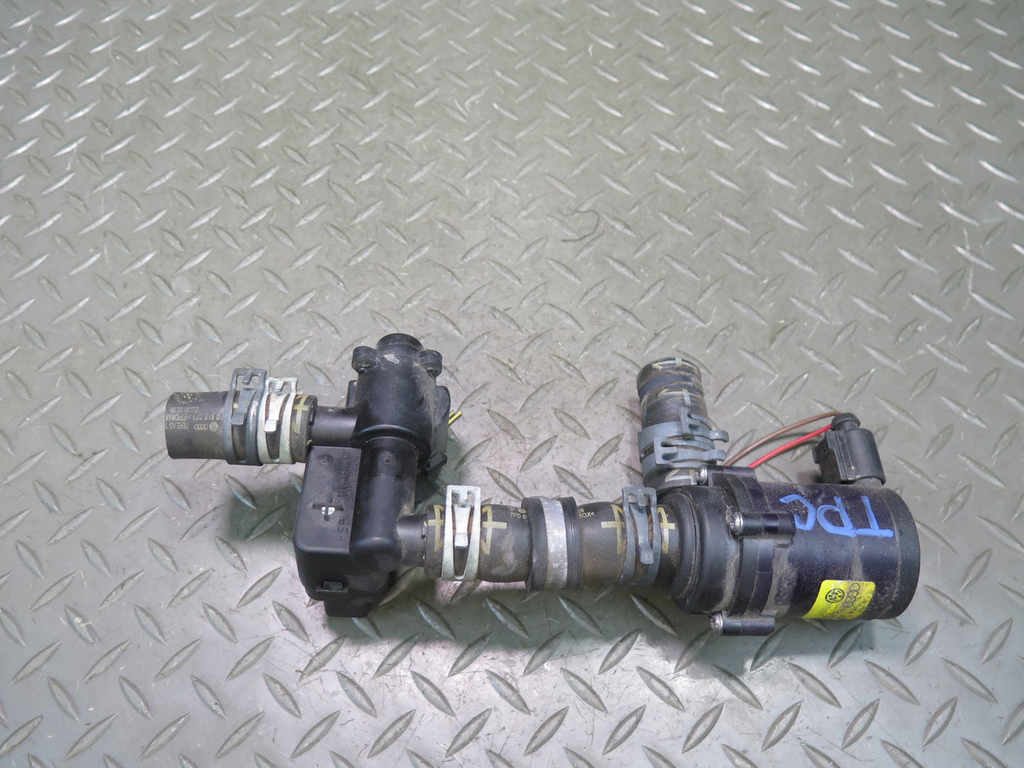 2011-2014 Porsche Cayenne 958 4.8L Engine Motor Auxiliary AUX Water Pump Valve