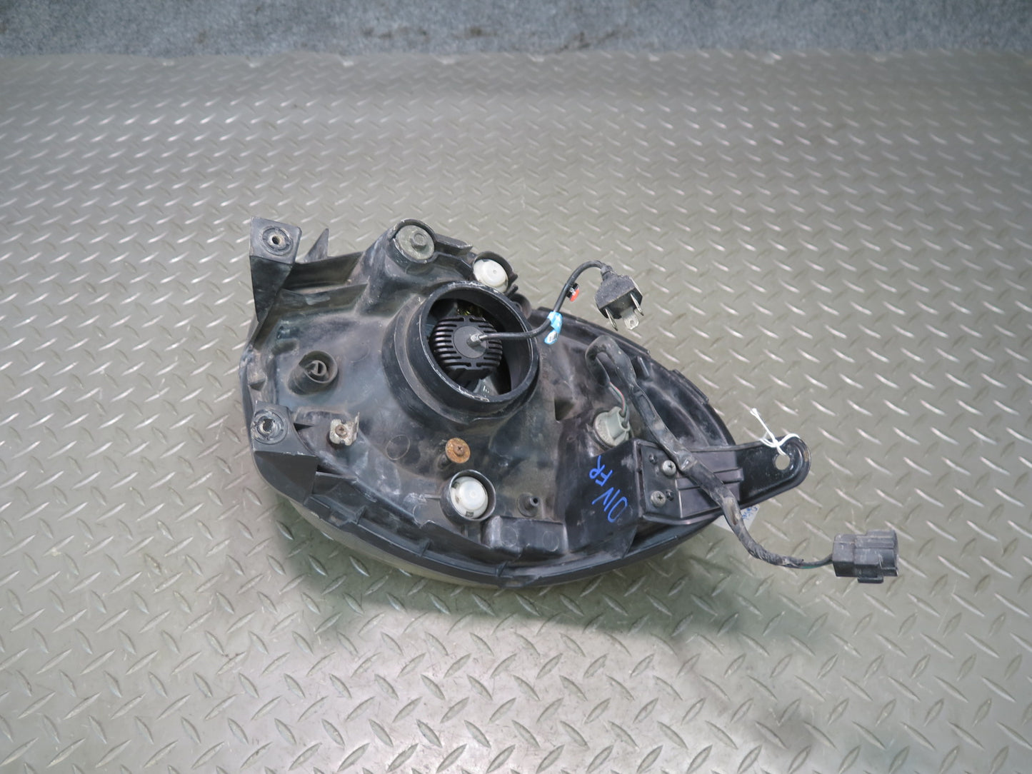 99-01 Isuzu Vehicross Front Right Passenger Side Headlight Lamp OEM