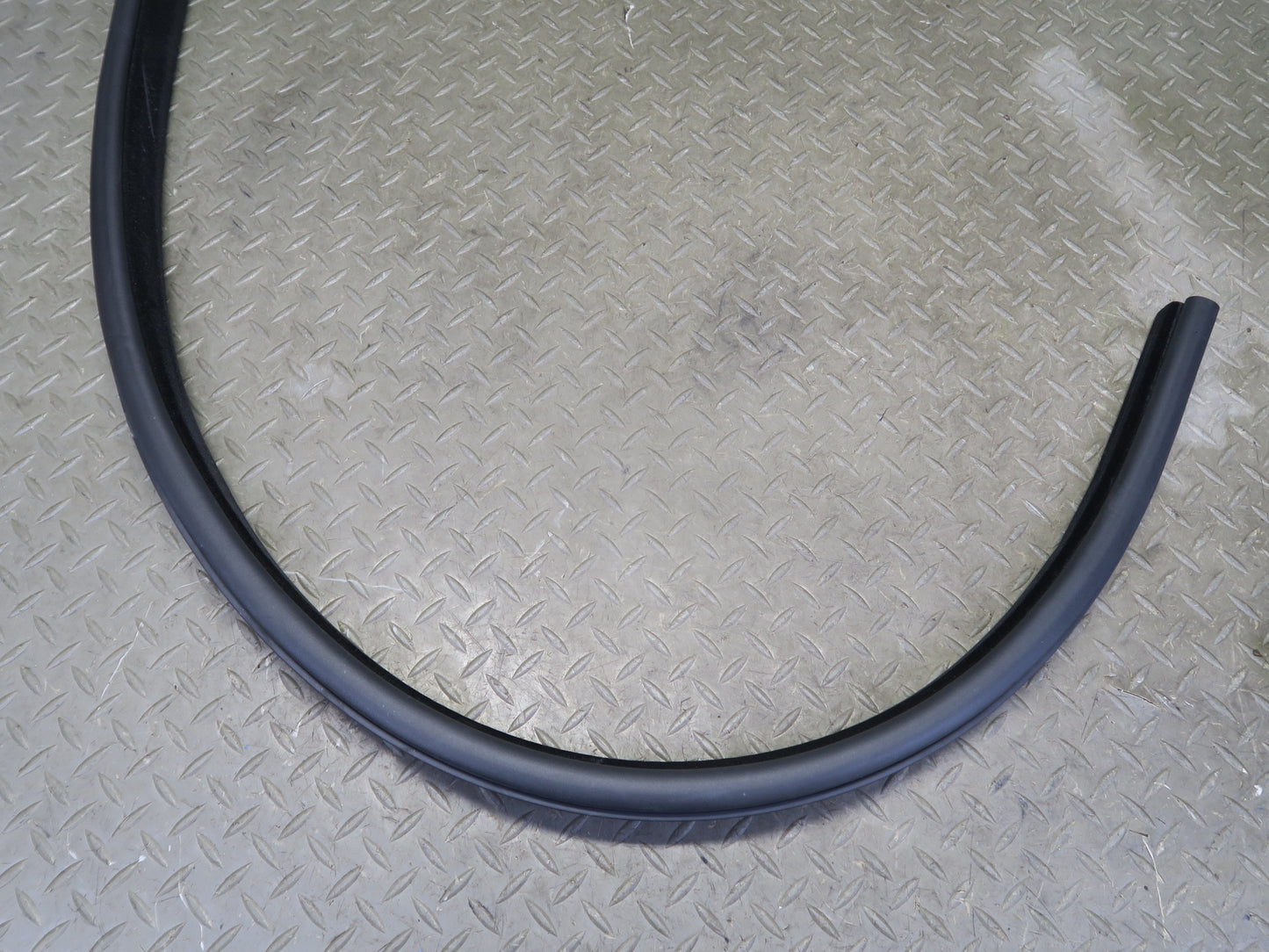 14-17 Range Rover Sport L494 Front Right Door Weatherstrip Rubber Seal Gasket