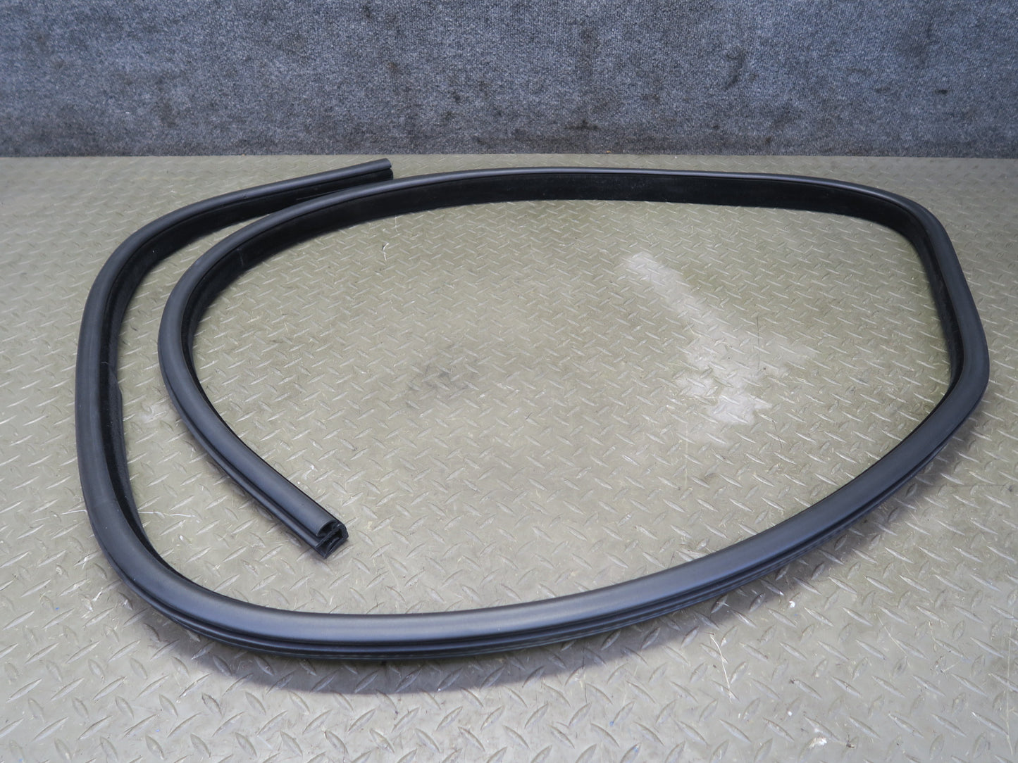 14-17 Range Rover Sport L494 Front Right Door Weatherstrip Rubber Seal Gasket