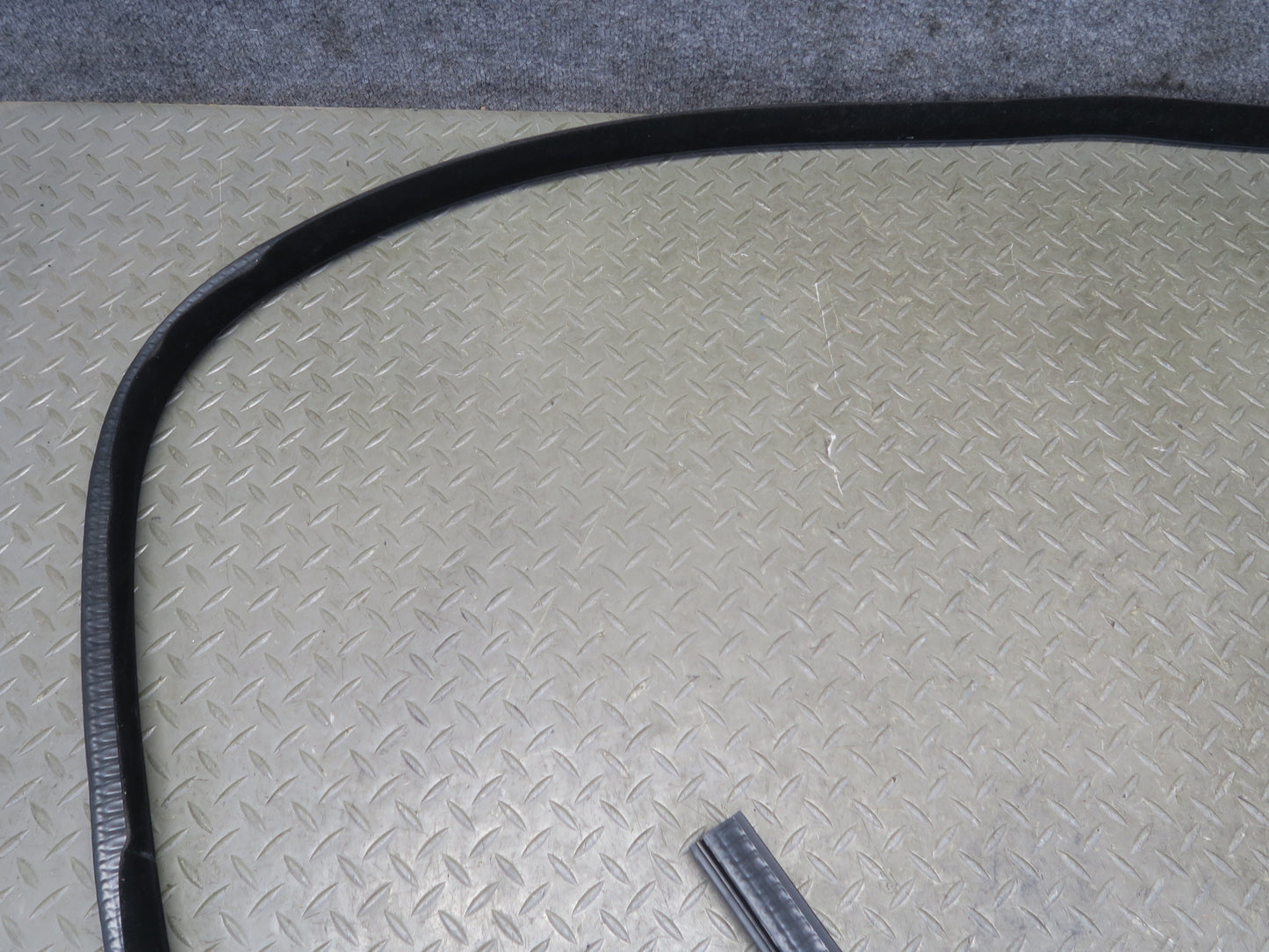 14-17 Range Rover Sport L494 Front Right Door Weatherstrip Rubber Seal Gasket