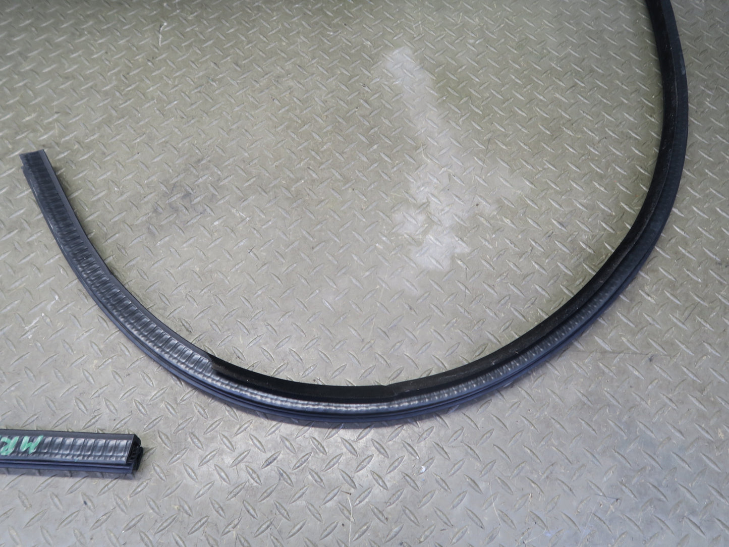 14-17 Range Rover Sport L494 Front Right Door Weatherstrip Rubber Seal Gasket