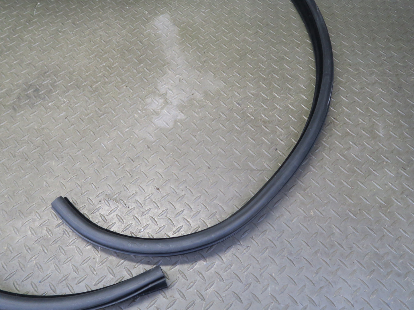 14-17 Range Rover Sport L494 Rear Right Door Weatherstrip Rubber Seal Gasket