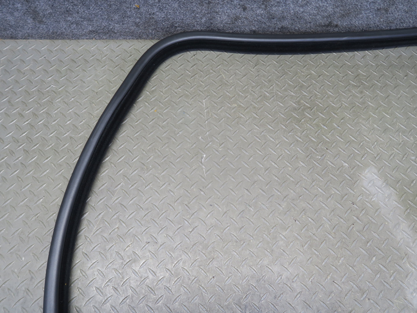 14-17 Range Rover Sport L494 Rear Left Door Weatherstrip Rubber Seal Gasket