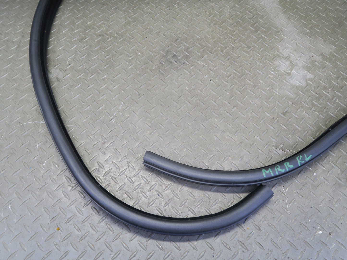 14-17 Range Rover Sport L494 Rear Left Door Weatherstrip Rubber Seal Gasket