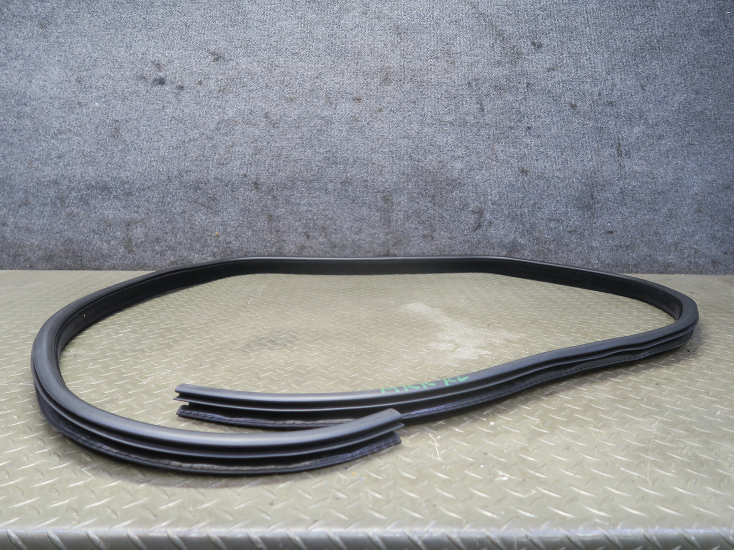 14-17 Range Rover Sport L494 Rear Left Door Weatherstrip Rubber Seal Gasket