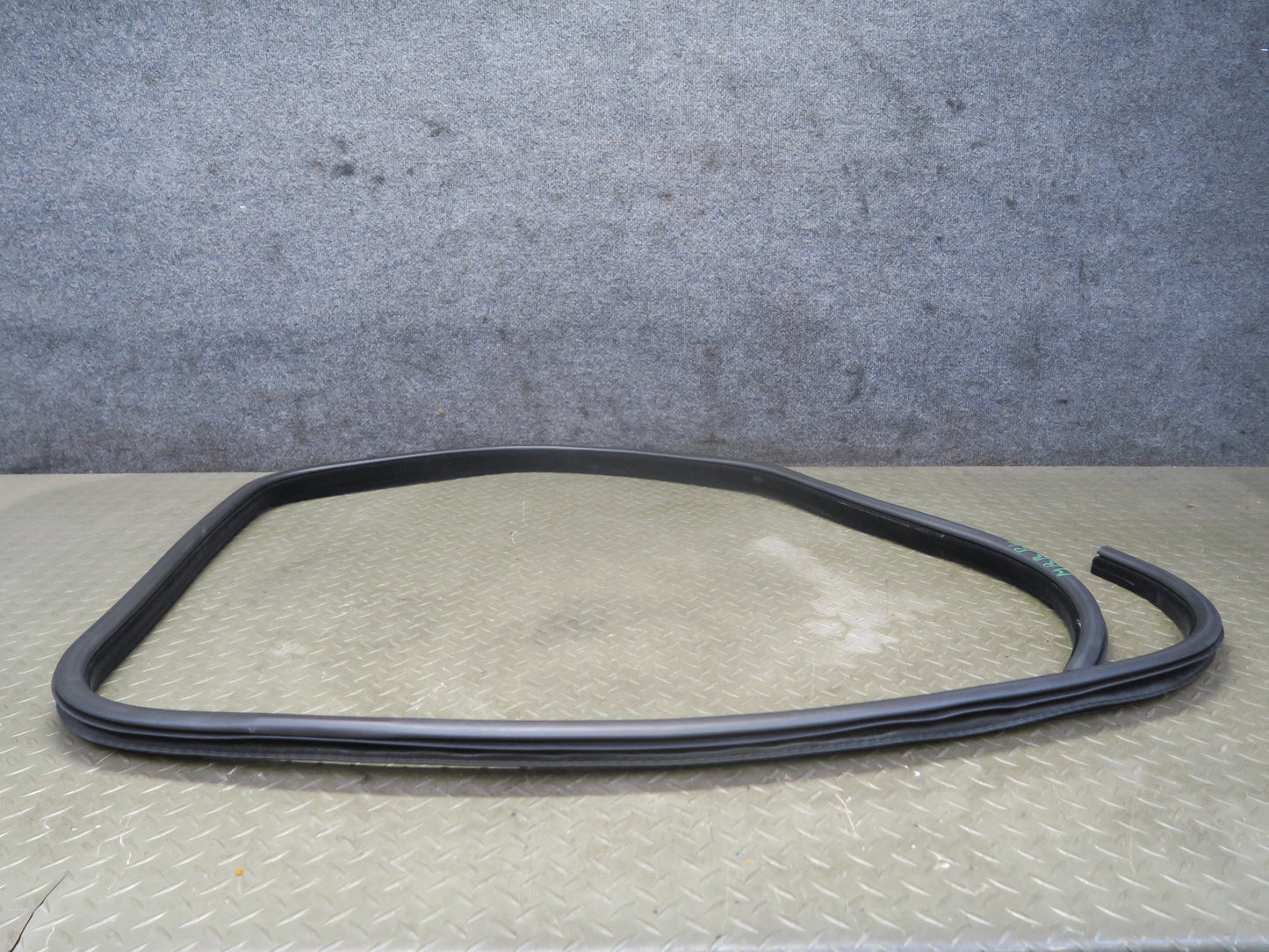 14-17 Range Rover Sport L494 Rear Left Door Weatherstrip Rubber Seal Gasket