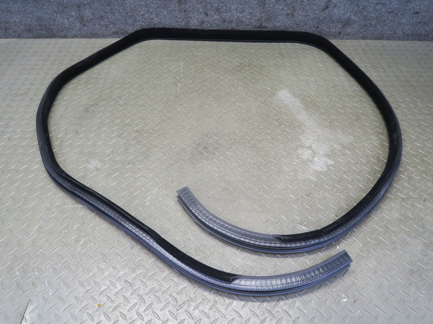 14-17 Range Rover Sport L494 Rear Left Door Weatherstrip Rubber Seal Gasket