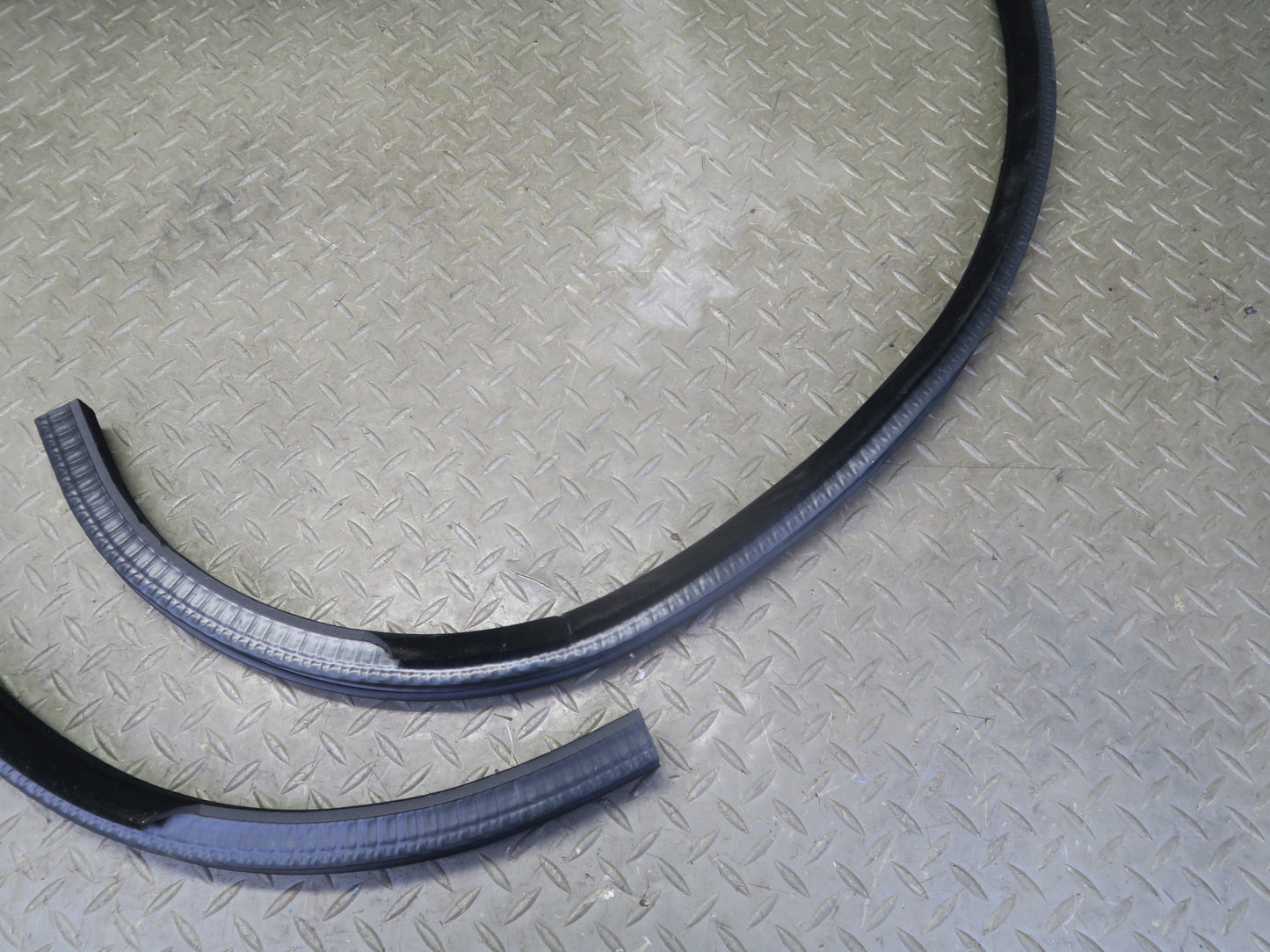 14-17 Range Rover Sport L494 Rear Left Door Weatherstrip Rubber Seal Gasket
