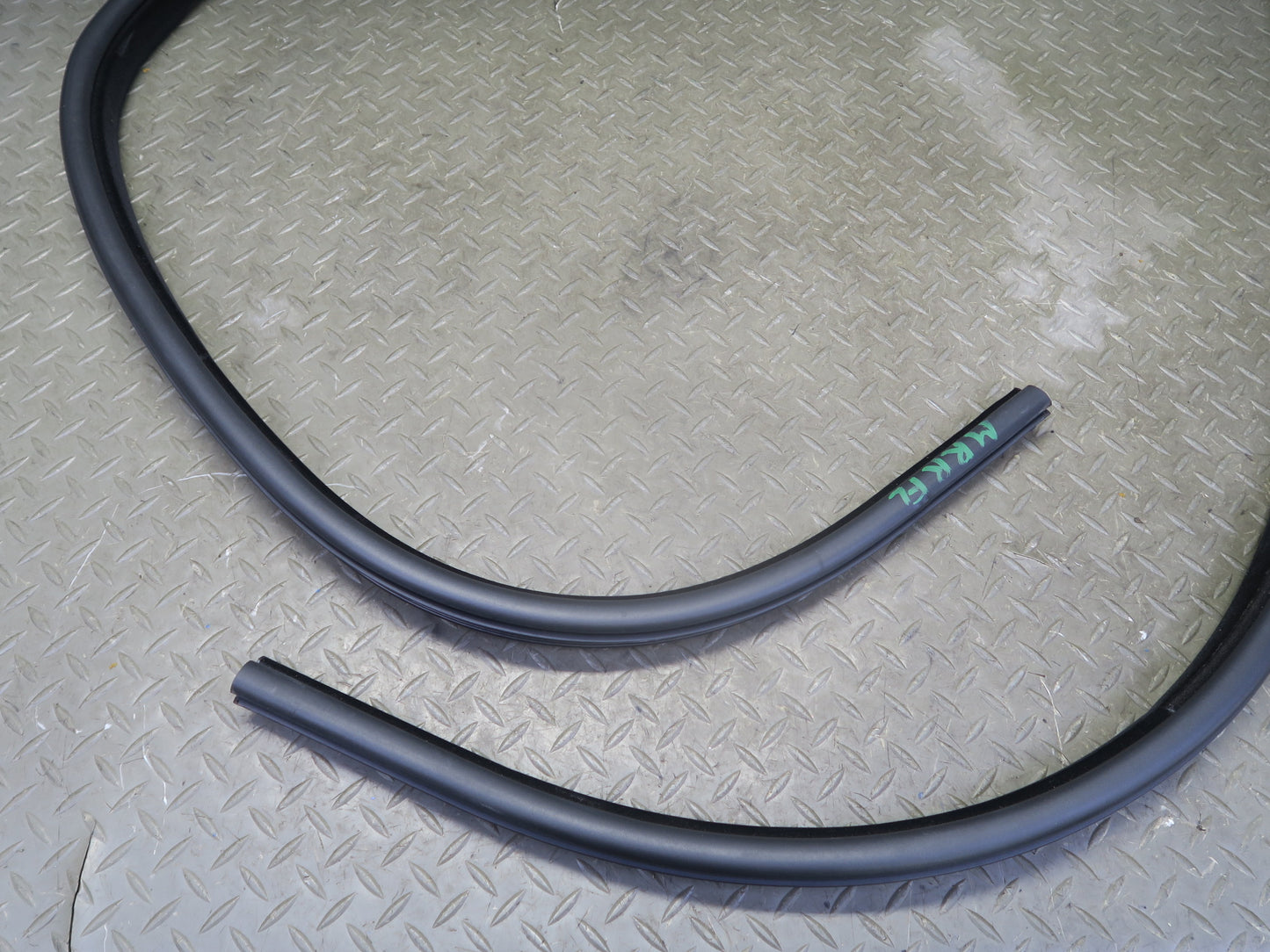 14-17 Range Rover Sport L494 Front Left Door Weatherstrip Rubber Seal Gasket