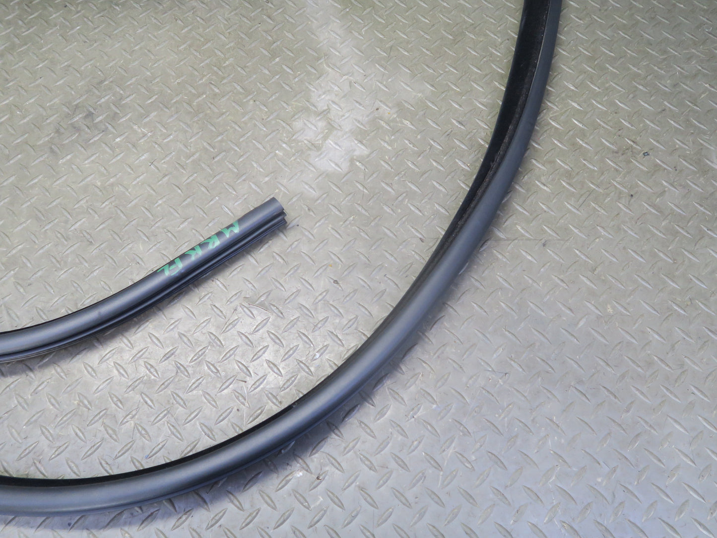 14-17 Range Rover Sport L494 Front Left Door Weatherstrip Rubber Seal Gasket
