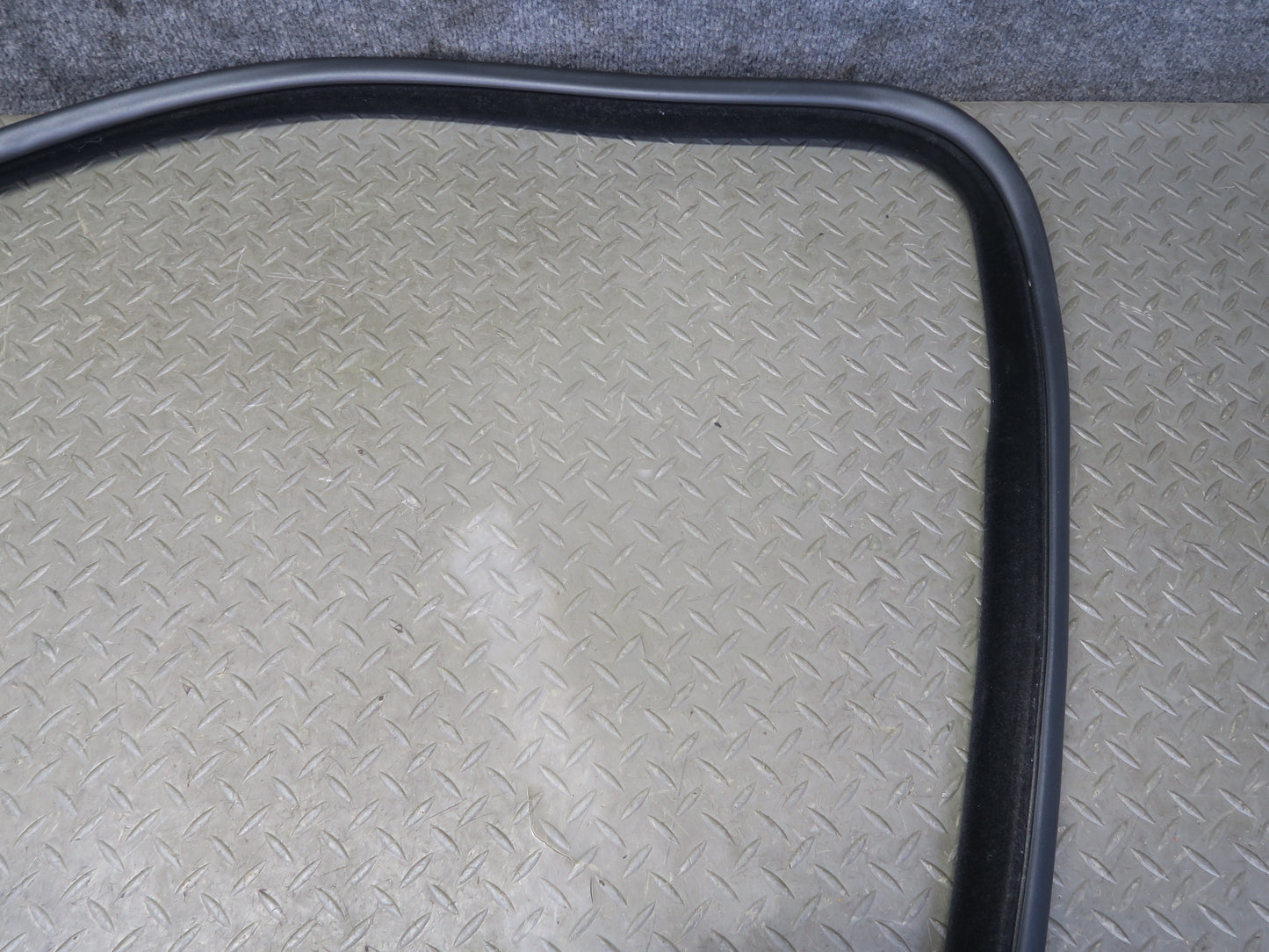 14-17 Range Rover Sport L494 Front Left Door Weatherstrip Rubber Seal Gasket