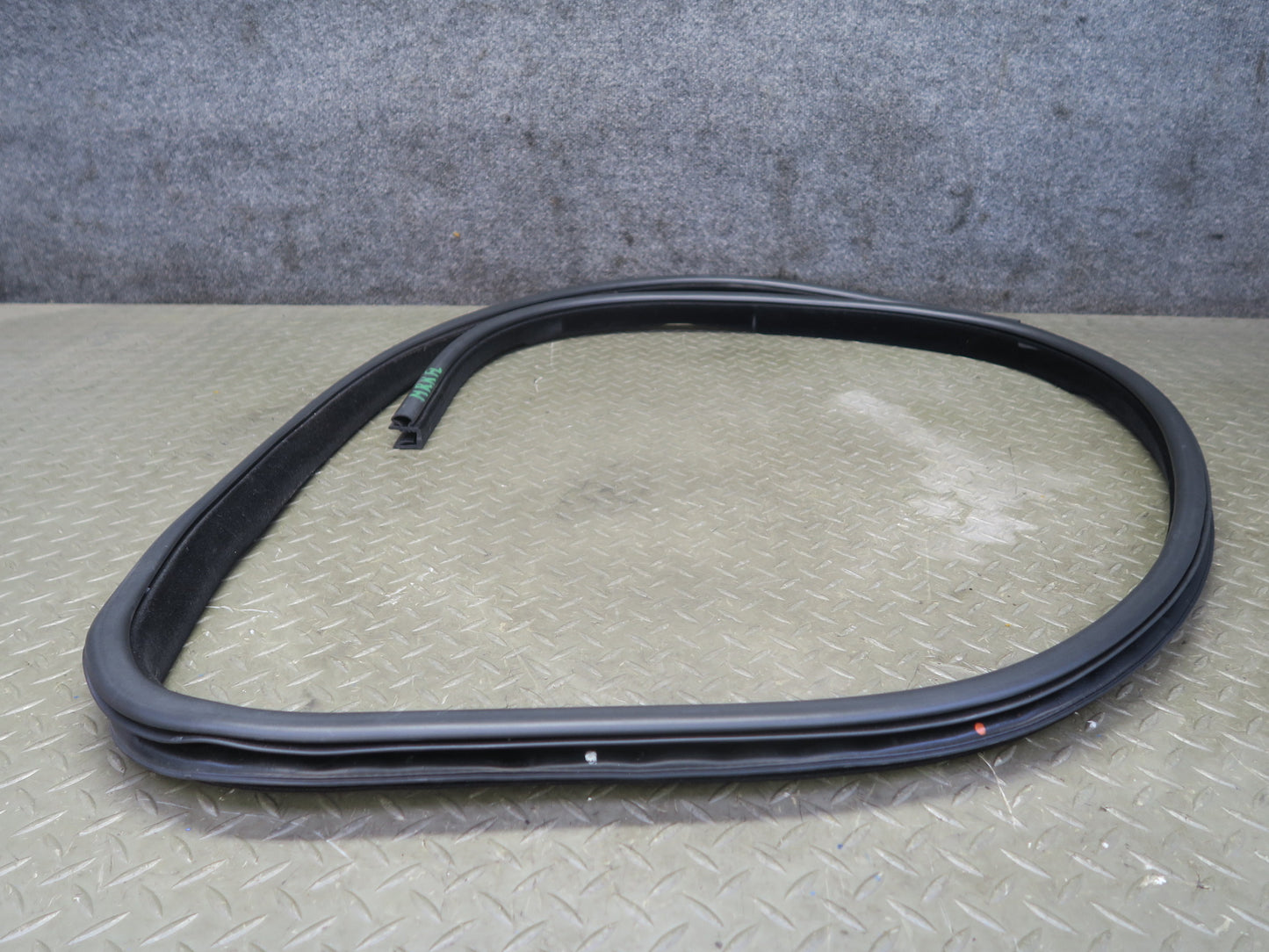 14-17 Range Rover Sport L494 Front Left Door Weatherstrip Rubber Seal Gasket