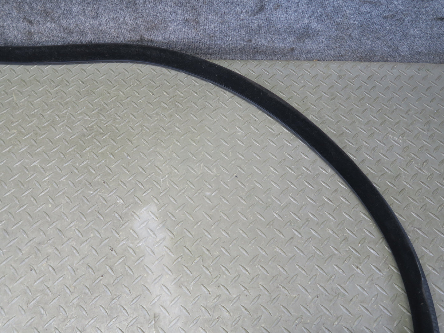 14-17 Range Rover Sport L494 Front Left Door Weatherstrip Rubber Seal Gasket