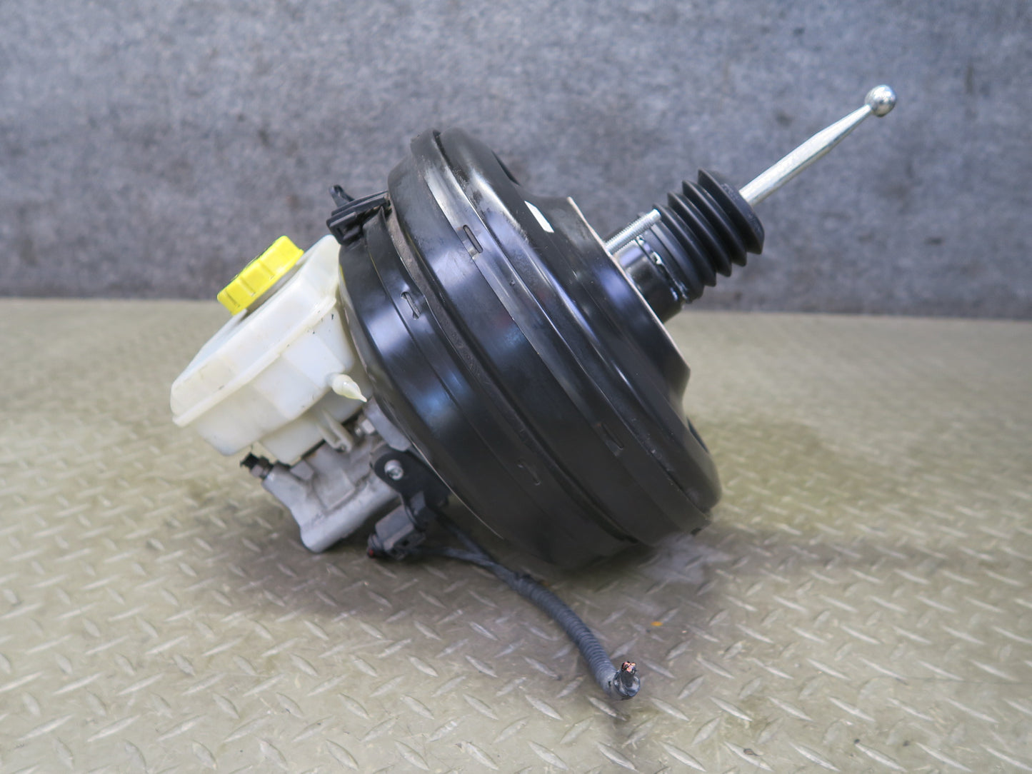 2011-2014 Porsche Cayenne 958 Brake Booster W/ Master Cylinder & Reservoir