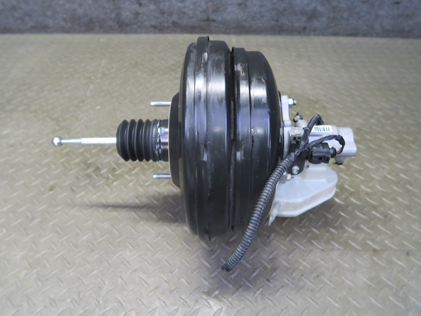2011-2014 Porsche Cayenne 958 Brake Booster W/ Master Cylinder & Reservoir